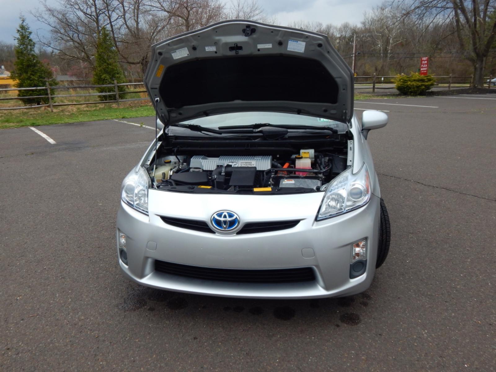 2010 Silver /Gray Leather Toyota Prius IV (JTDKN3DU1A0) with an 1.8 liter 4cyl hybrid engine, CVT Automatic transmission, located at 6528 Lower York Road, New Hope, PA, 18938, (215) 862-9555, 40.358707, -74.977882 - Here for sale is a 2010 Toyota Prius 4 hatchback. Under the hood is a strong running 1.8 liter 4 cylinder hybrid engine which puts power to the front wheels via a smooth transmission. Features include; Gray leather interior, keyless entry, 2 master keys, cruise control, tilt steering wheel, cold A - Photo #24